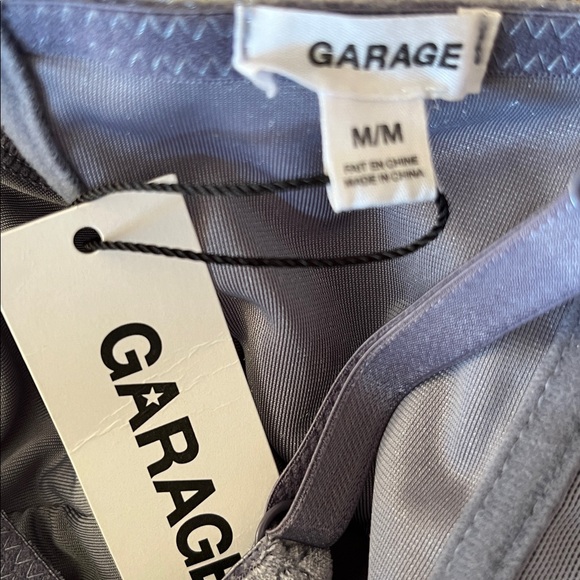 Garage-Velvet Crop Bustier - Blue
Granite- Size M Brand NEW with Tags - Picture 7 of 7